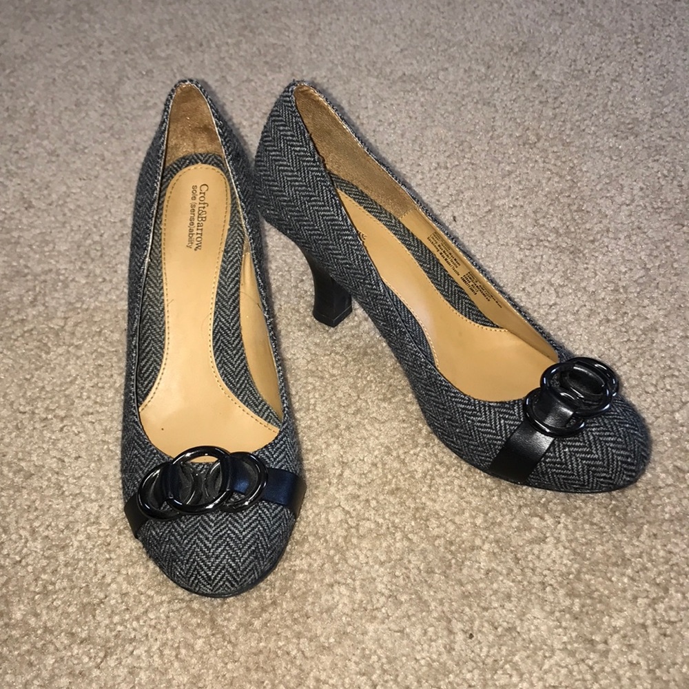 Croft & Barrow low grey and black heels size 8